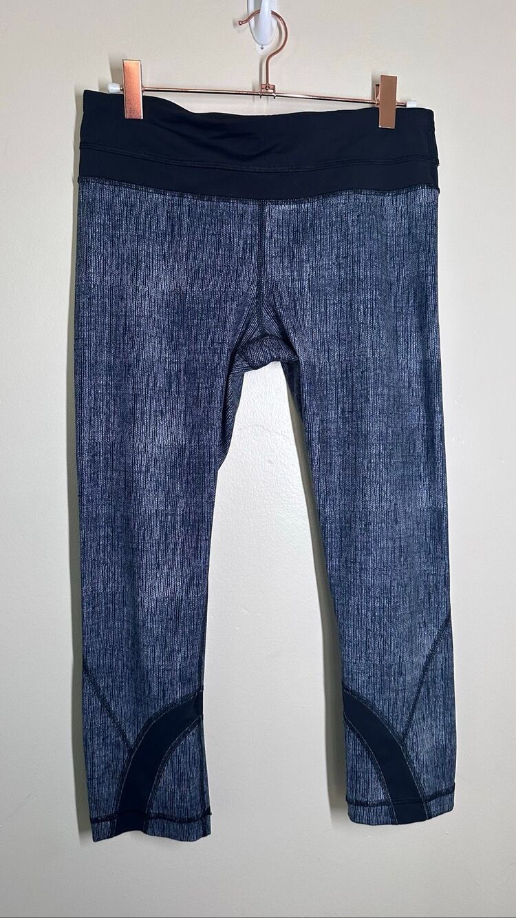 Lululemon Black and Gray Cropped Leggings Size 6